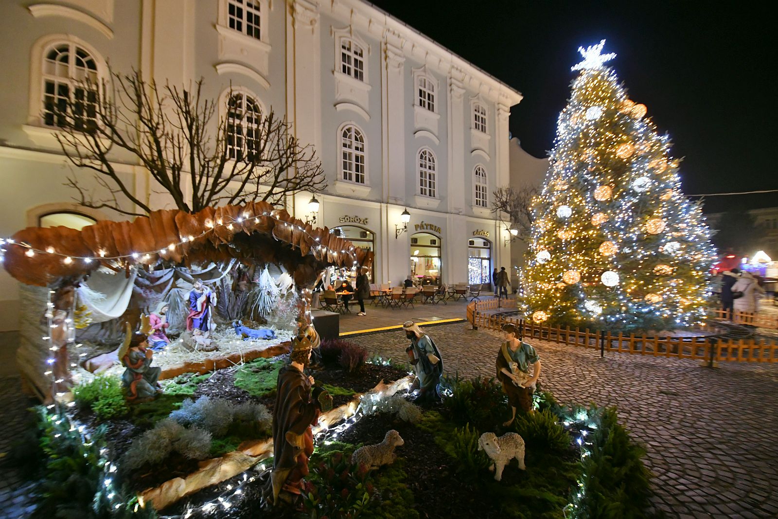 Fénybe öltözik a belváros – kezdődik a Fehérvári Advent